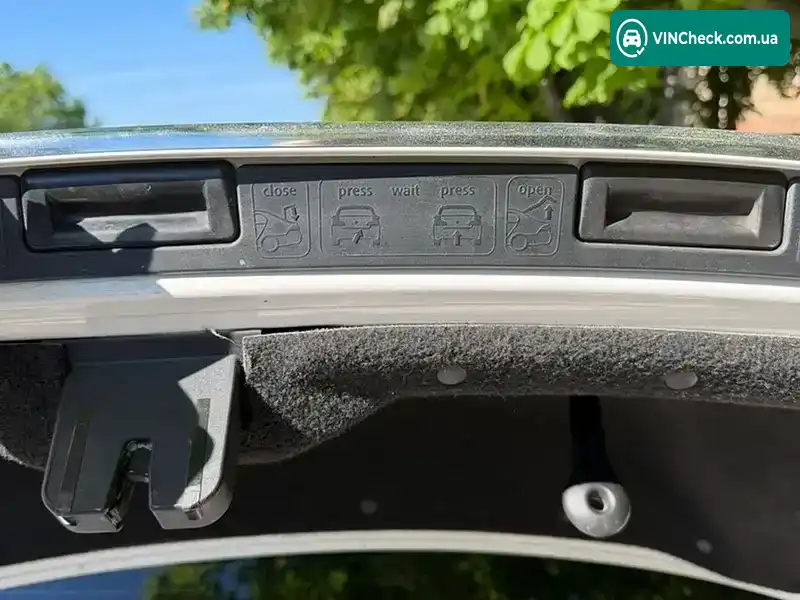 Skoda Superb 2012, фото з оголошення 1 з 10, VIN TMBAB43T5CB300895