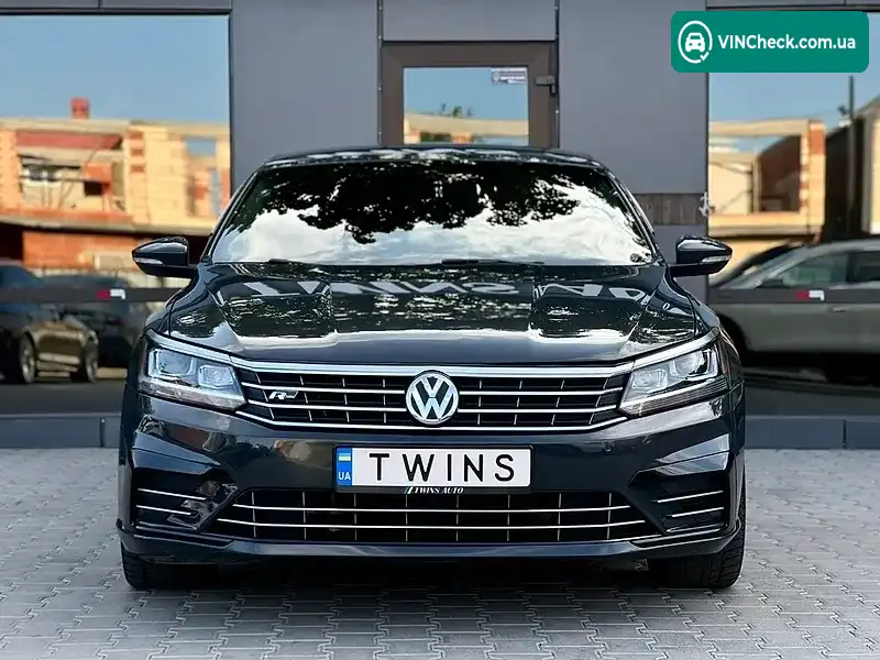 Volkswagen Passat 2017, фото з оголошення 2 з 20, VIN 1VWDT7A38HC055085