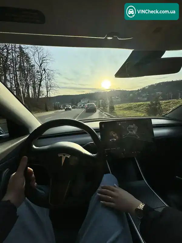 Tesla Model 3 2018, фото з оголошення 2 з 8, VIN 5YJ3E1EA0JF022704
