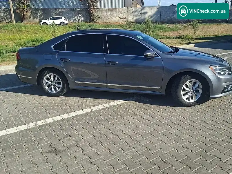 Volkswagen Passat 2017, фото з оголошення 2 з 10, VIN 1VWAT7A39HC047645