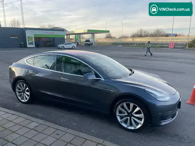 Tesla Model 3 2018, фото з оголошення 1 з 8, VIN 5YJ3E1EA8JF017802