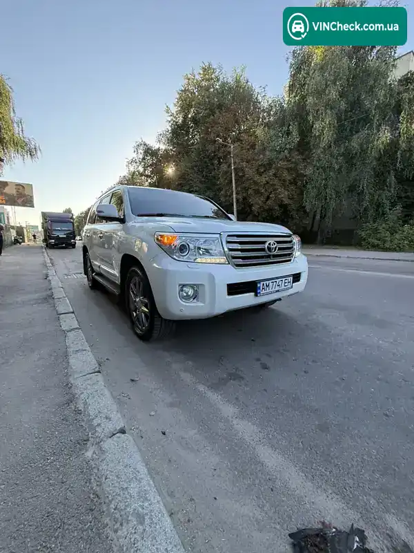 Toyota Land Cruiser 2013, фото з оголошення 2 з 21, VIN JTMCV05J404108078