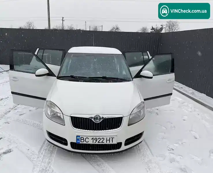 Skoda Fabia 2010, фото з оголошення 2 з 10, VIN TMBBF25J3A3126907