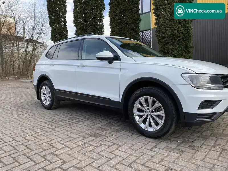 Volkswagen Tiguan 2018, фото з оголошення 1 з 20, VIN 3VV0B7AX7KM025994