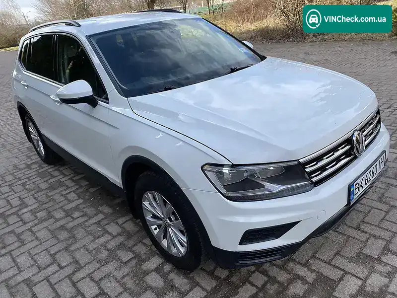 Volkswagen Tiguan 2018, фото з оголошення 2 з 20, VIN 3VV0B7AX7KM025994