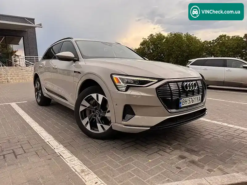 Audi e-tron 2021, фото з оголошення 2 з 21, VIN WA1AAAGE0NB012499