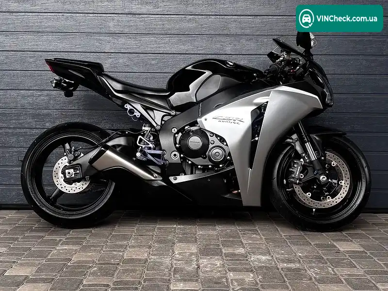 Honda CBR 1000RR 2008, фото з оголошення 2 з 10, VIN JH2SC59A78K020147