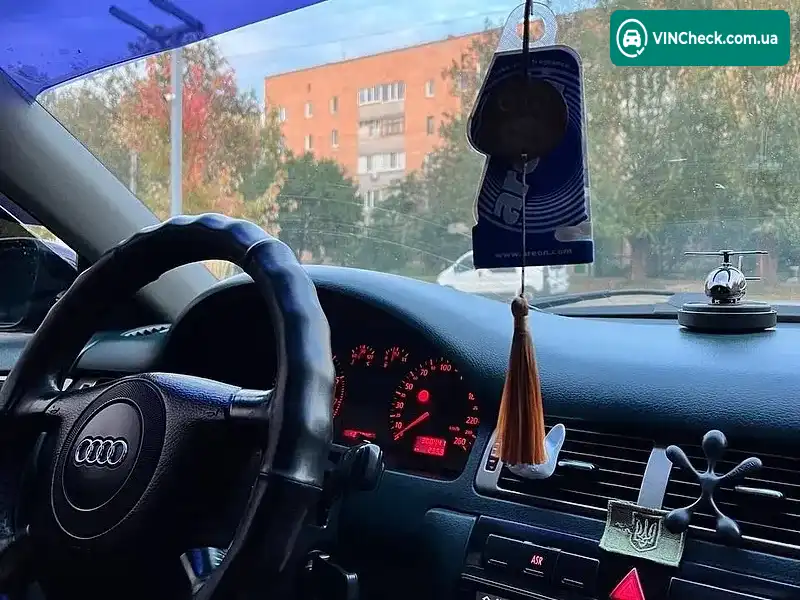 Audi A6 1998, фото з оголошення 2 з 11, VIN WAUZZZ4BZWN085852