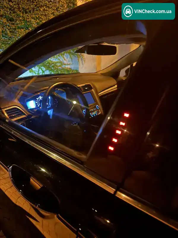 Ford Fusion 2019, фото з оголошення 2 з 14, VIN 3FA6P0LU4KR272256