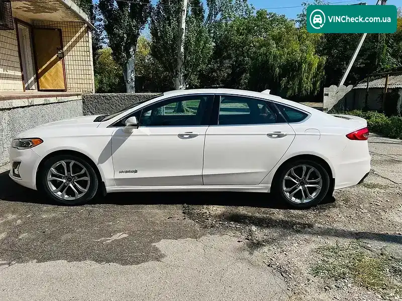 Ford Fusion 2019, фото з оголошення 2 з 8, VIN 3FA6P0RU6KR204337