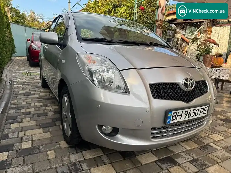 Toyota Yaris 2008, фото з оголошення 2 з 11, VIN JTDKW923802027583