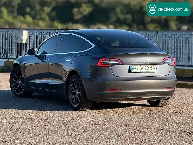 Tesla Model 3 2018, фото з оголошення 2 з 21, VIN 5YJ3E1EA0JF168505
