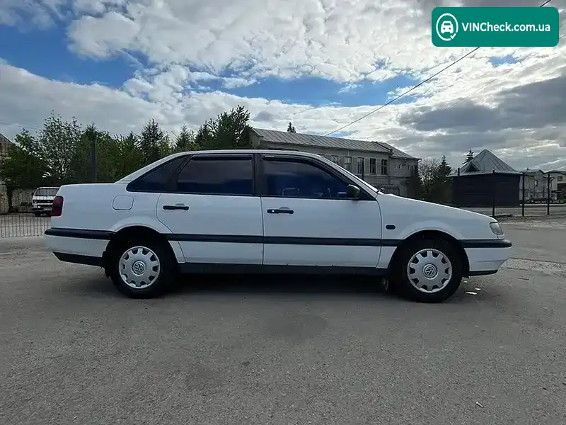 Volkswagen Passat 1995, фото з оголошення 2 з 9, VIN WVWZZZ3AZSE102821