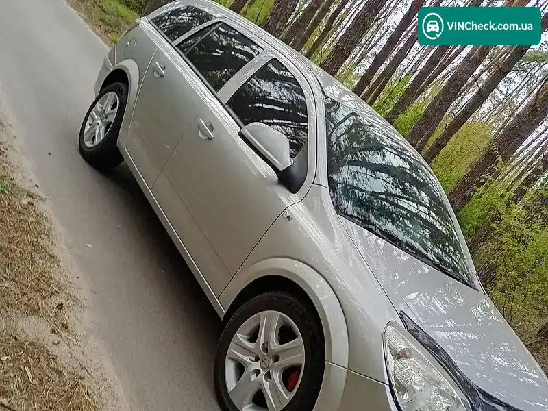 Opel Astra 2010, фото з оголошення 2 з 13, VIN W0L0AHL35A2052991