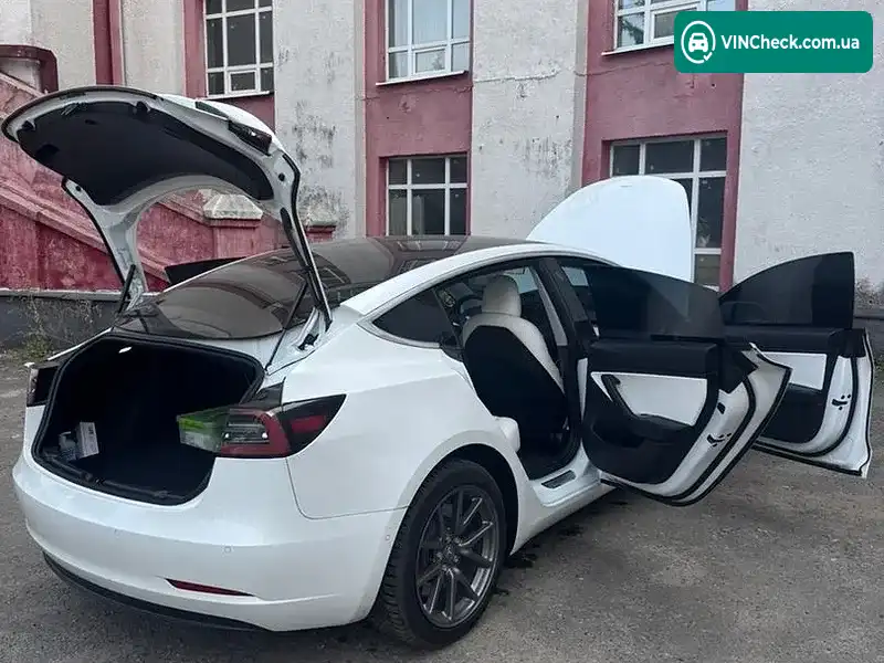 Tesla Model 3 2020, фото з оголошення 2 з 3, VIN 5YJ3E1EA3LF703717