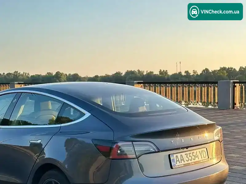 Tesla Model 3 2020, фото з оголошення 2 з 8, VIN 5YJ3E1EA2LF703837