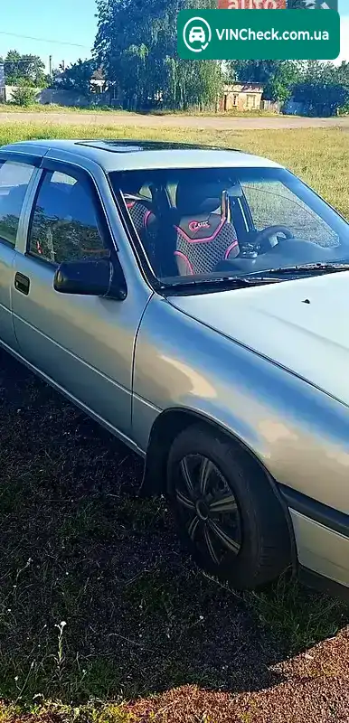 Opel Vectra 1989, фото з оголошення 2 з 4, VIN W0L000087K5022475