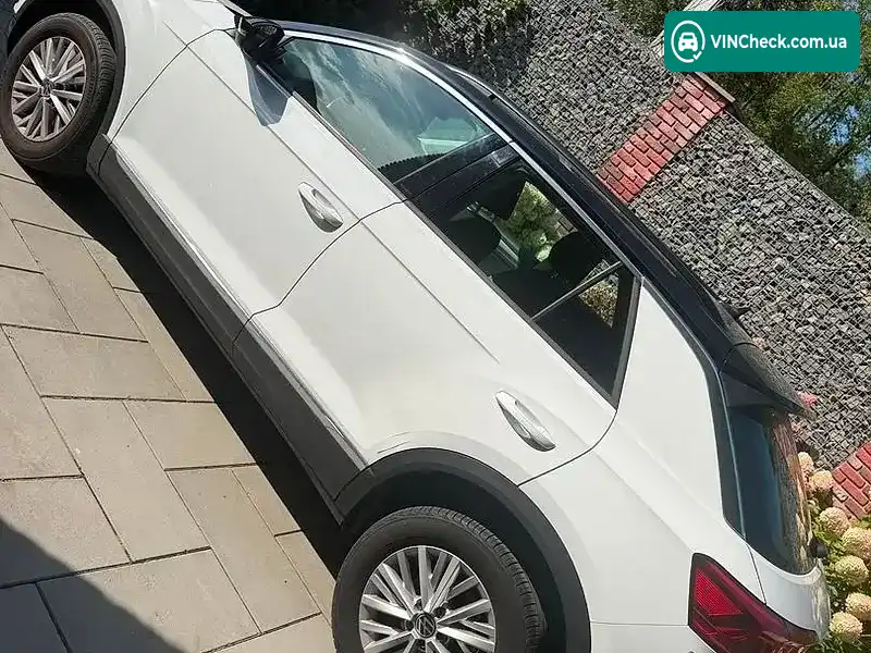 Volkswagen T-Roc 2021, фото з оголошення 2 з 11, VIN WVGZZZA1ZMV129957