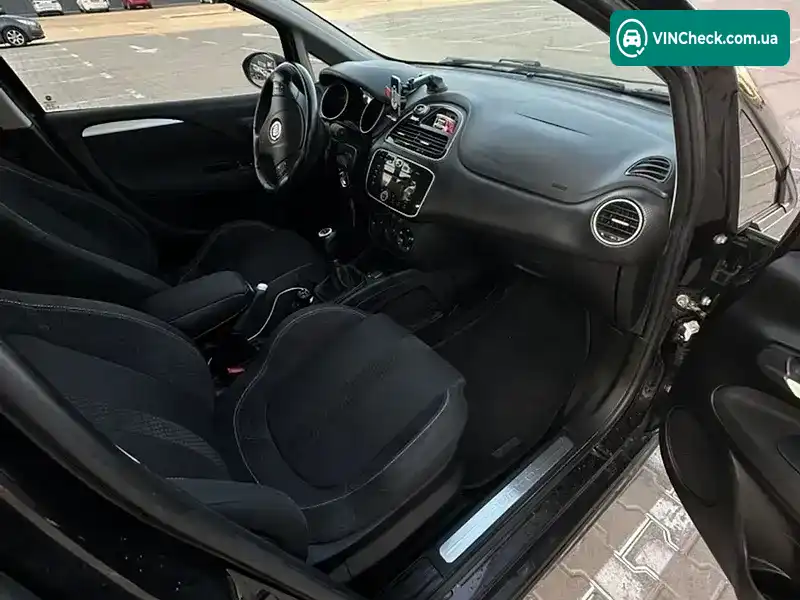 Fiat Punto 2010, фото з оголошення 2 з 13, VIN ZFA19900001642670