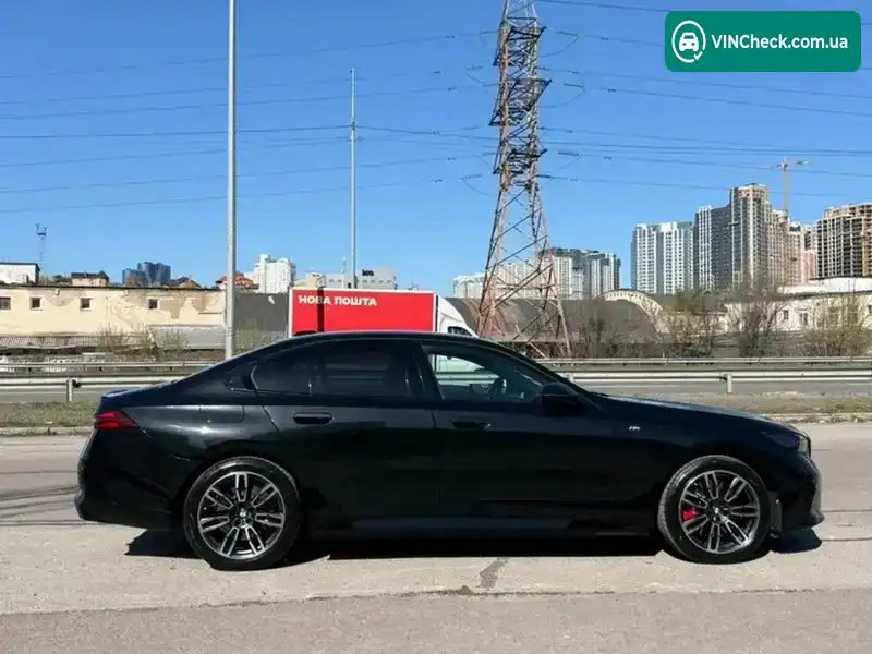 BMW 5 Series 2025, фото з оголошення 1 з 21, VIN WBA31FL020CV80582