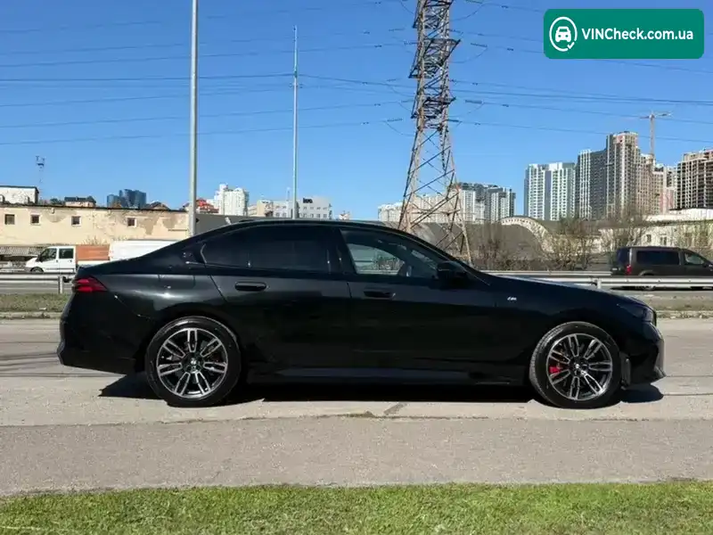 BMW 5 Series 2025, фото з оголошення 2 з 21, VIN WBA31FL020CV80582