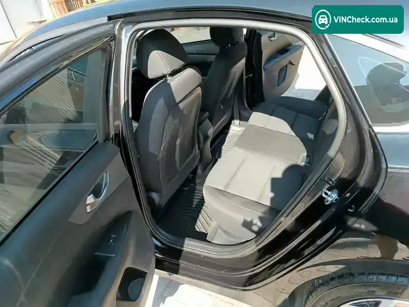 Kia Forte 2021, фото з оголошення 2 з 12, VIN 3KPF24AD9ME361916