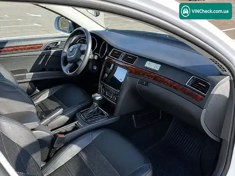 Skoda Superb 2010, фото з оголошення 2 з 21, VIN TMBAB43T4BB300238