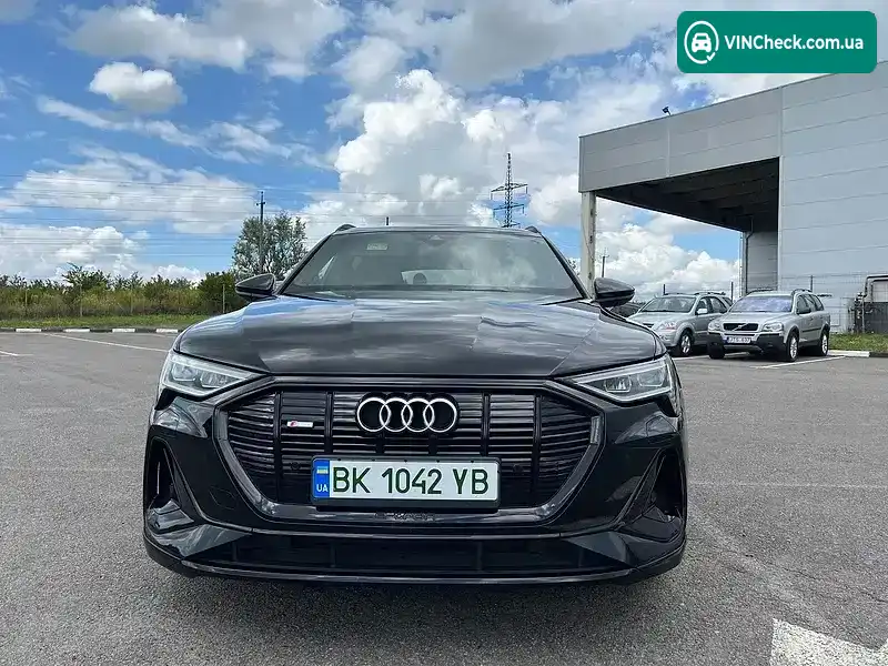 Audi e-tron 2019, фото з оголошення 2 з 20, VIN WAUZZZGE2LB010974