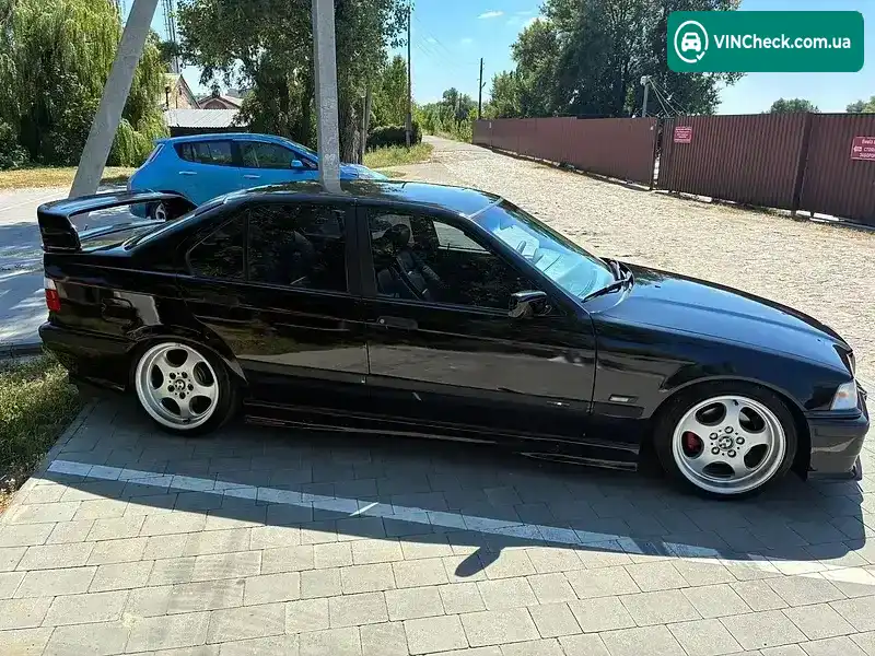 BMW 3 Series 1992, фото з оголошення 1 з 9, VIN WBACB3303NFE08761