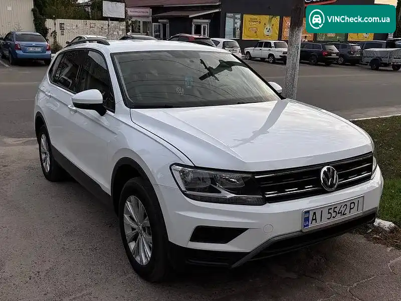 Volkswagen Tiguan 2017, фото з оголошення 2 з 20, VIN 3VV1B7AX8JM085883