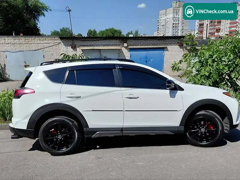 Toyota RAV4 2018, фото з оголошення 1 з 20, VIN 2T3RFREV7JW797018