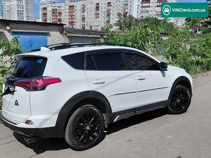 Toyota RAV4 2018, фото з оголошення 2 з 20, VIN 2T3RFREV7JW797018