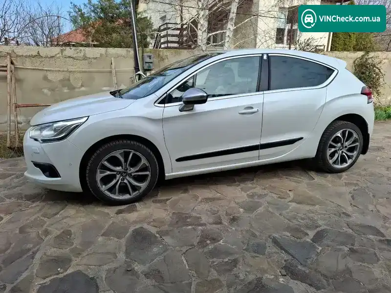 Citroen DS4 2015, фото з оголошення 2 з 7, VIN VF7NXRHHAFY501743