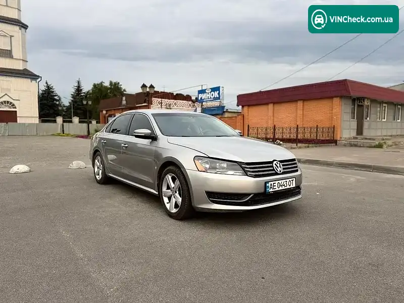 Volkswagen Passat 2013, фото з оголошення 2 з 8, VIN 1VWBP7A32DC110068
